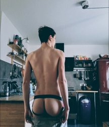 follow all boys 5ae1f33314f6e.jpg