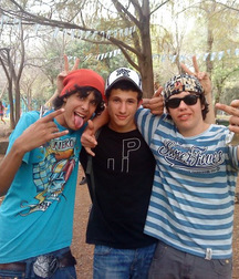 encore des jeunes amis 5af74c88703d6.jpg