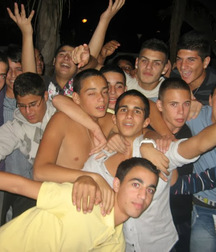 encore des jeunes amis 5af74ca6ef6f7.jpg
