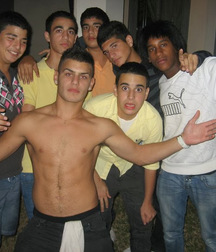 encore des jeunes amis 5af74cabe81e3.jpg