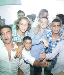 encore des jeunes amis 5af74d5c5c4d9.jpg