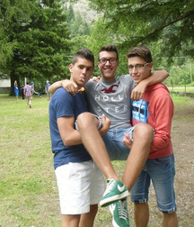 encore des jeunes amis 5af74d6a1b6ca.jpg