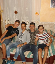 encore des jeunes amis 5af74d875b9d4.jpg