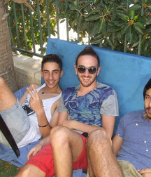 encore des jeunes amis 5af74db2b8fa1.jpg