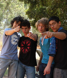 encore des jeunes amis 5af74dd3eb797.jpg