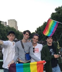 hommage aux hommes 5afdd76b7b153.jpg