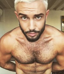 une petite branlette du soir 5b0b0df69bfa3.jpg