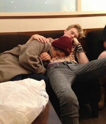 yesss boys 5b3268f0c811b.jpg