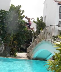 garçons dans l'eau 5b38efae60dad.jpg