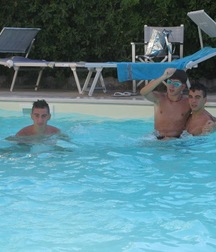 garçons dans l'eau 5b38efec0d570.jpg