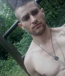 kiss to all  5b5641c5c5597.jpg