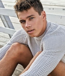 wow is so hot 5b675f1b4a4cb.jpg