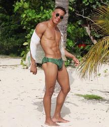 wow is so hot 5b675f2168319.jpg