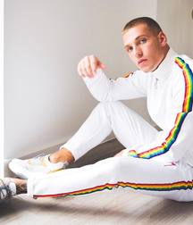 wow is so hot 5b675f574abf3.jpg