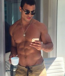 wow is so hot 5b675f90b6eeb.jpg