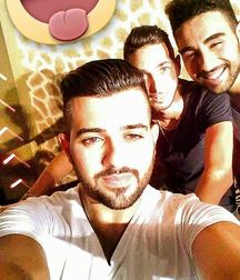 hommes en vacance 5b733cdf7bc30.jpg
