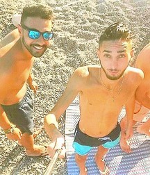 hommes en vacance 5b733ce75e0a5.jpg