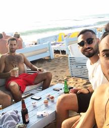 hommes en vacance 5b733d032308e.jpg