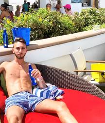 hommes en vacance 5b733d10e667e.jpg
