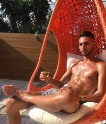 hommes en vacance 5b733d17002ed.jpg