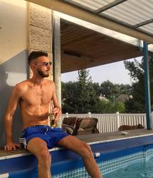 hommes en vacance 5b733d33cf6a0.jpg