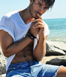 hommes en vacance 5b733d69e533f.jpg