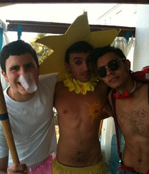 frends very nices 5b7b2464d8aab.jpg