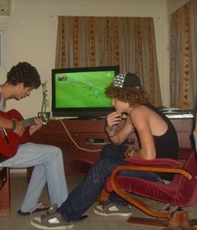 mike & frends 5b7b2f51b2444.jpg