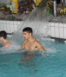 mike & frends 5b7b2f9f9934c.jpg