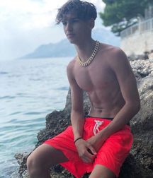 sexy boys du mercredi 5b7d28e2390fb.jpg