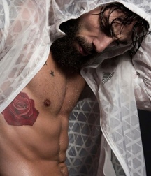 a hot night 5b8467eb10c2b.jpg