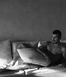 sexy boys 5bc9ffb4a2b8e.jpg
