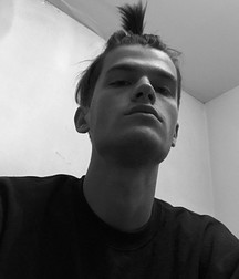 sexy boys 5bc9ffc3dd896.jpg