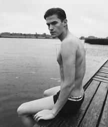 sexy boys 5bc9ffc7b524e.jpg