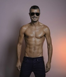 sexy boys 5bc9fff689026.jpg
