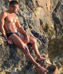 sexy boys 5bca001a6a3f5.jpg