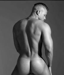 sexy boys 5bca0046e8156.jpg