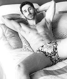 sexy boys 5bca00e4179d1.jpg