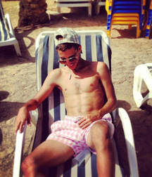 I like boys 5bcb4f20bbdd6.jpg