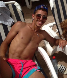 I like boys 5bcb4f3a449d7.jpg