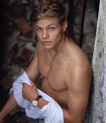 sexy boys  5bd3227f7f954.jpg