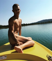 sexy boys  5bd32288b61fa.jpg