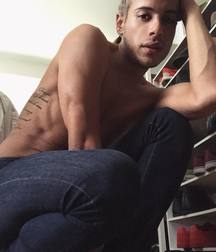 joli homme 5bec571c4d876.jpg