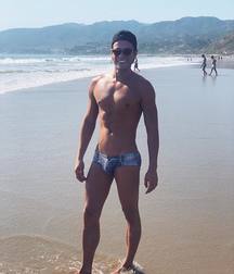 joli homme 5bec57259e84b.jpg