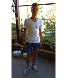 armand 5bf1826d2383e.jpg