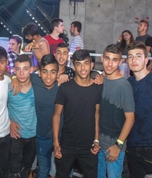 leo and frends 5bf1869f640cc.jpg
