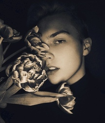 flowers and boys 5c068ce8b4773.jpg
