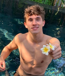 flowers and boys 5c068cf3a1aab.jpg