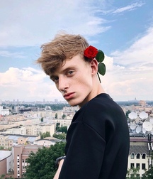 flowers and boys 5c068d0f17f80.jpg