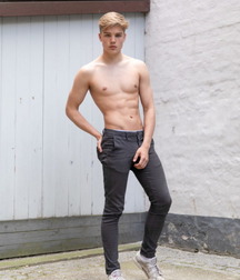eros 01 5c0bd37285973.jpg